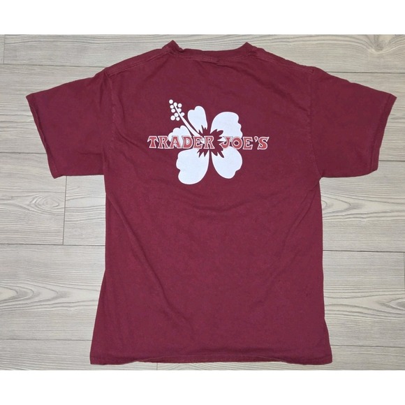Trader Joes T Shirt Red Graphic Crew Short Sleeve Pullover Work Floral Medium - Picture 5 of 5